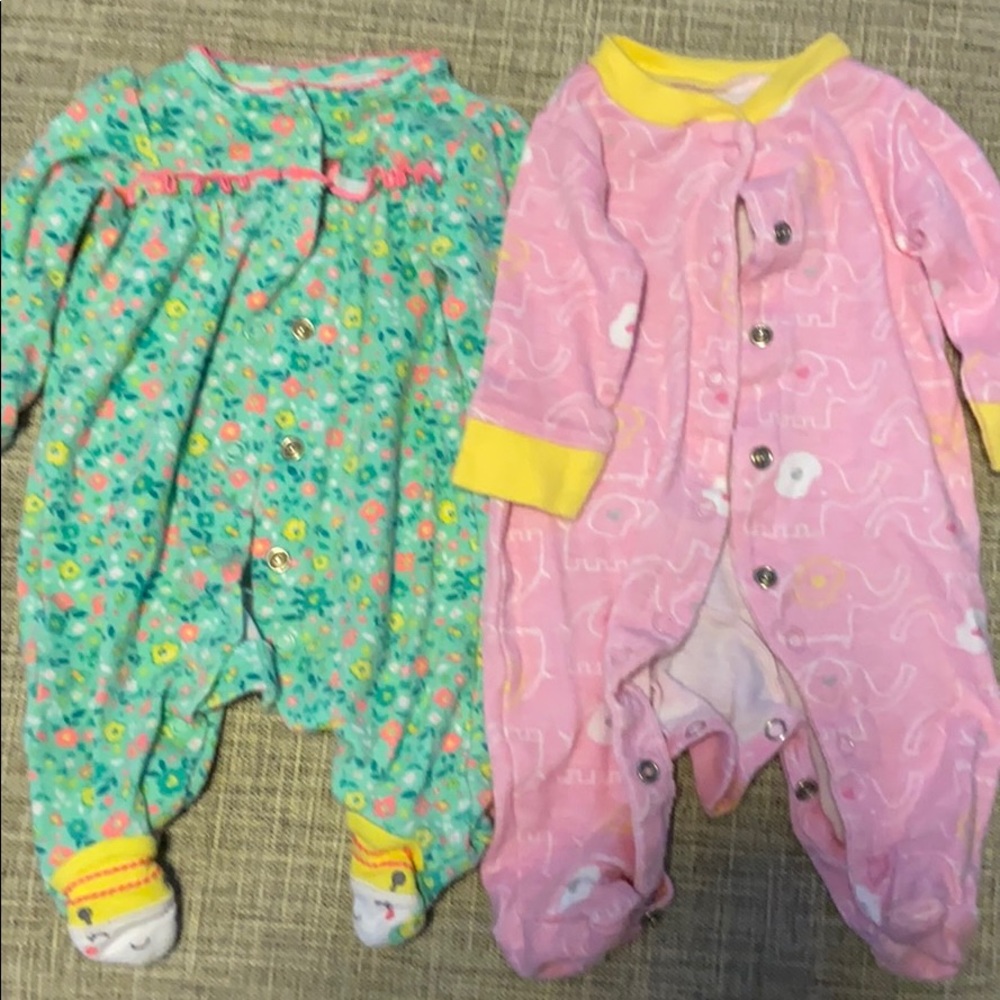 2 newborn footies